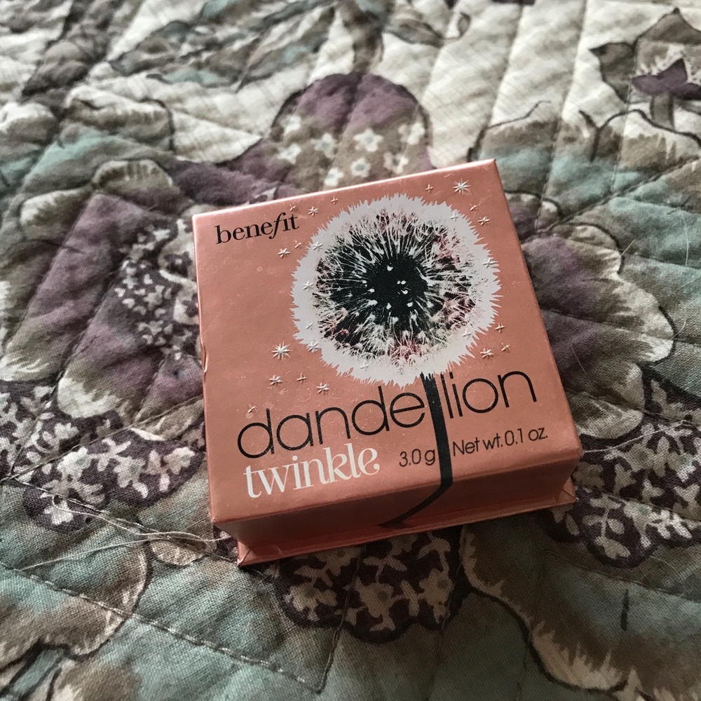 Benefit Dandelion twinkle powder