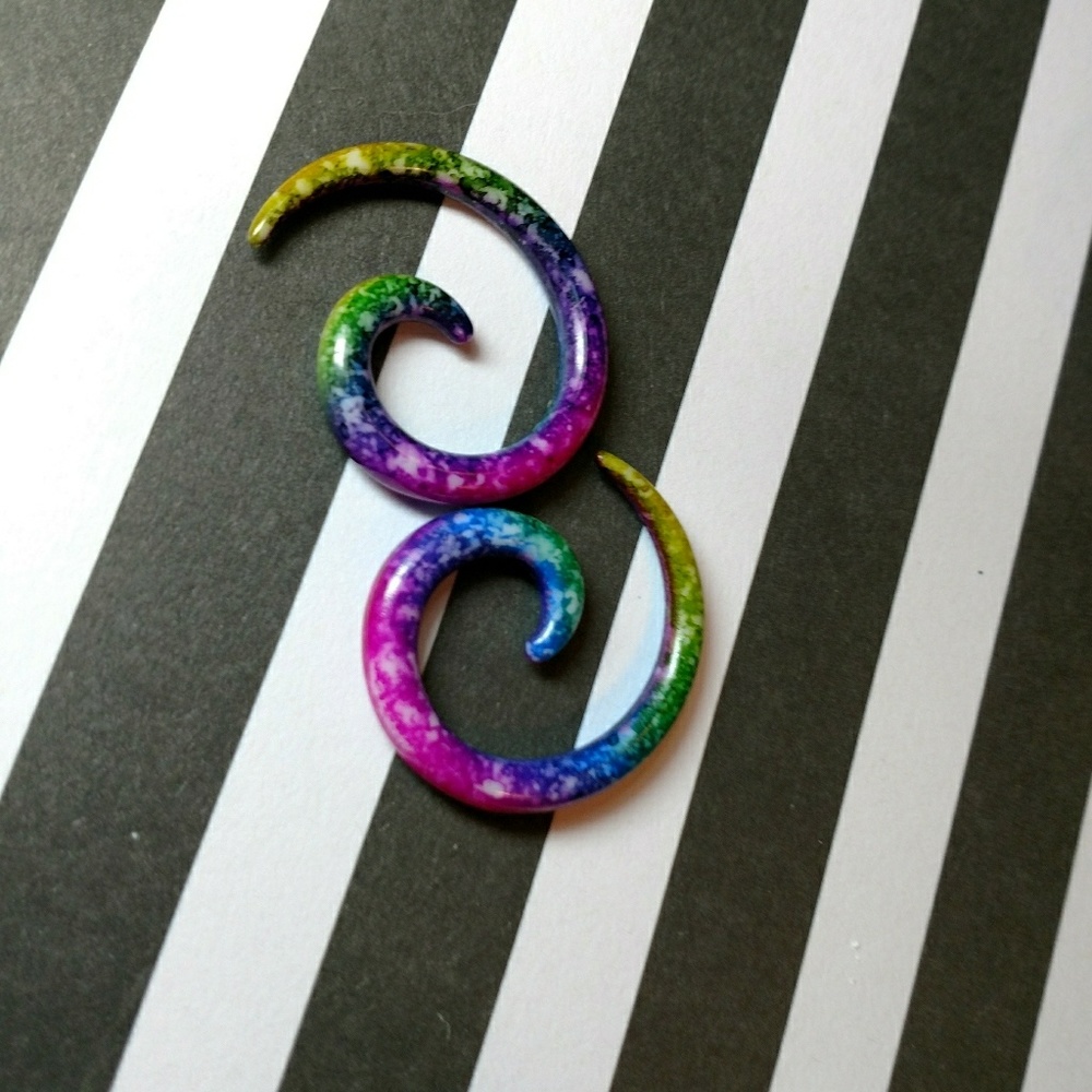 Rainbow painted spiral gauges 6mm