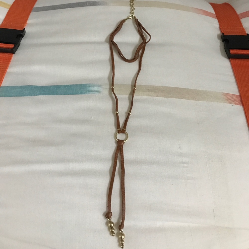 Double choker with long hanging third strand