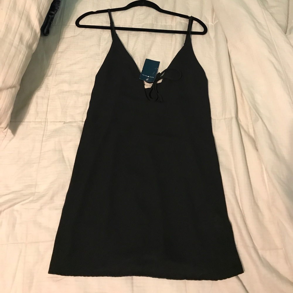 Brandy Melville tie front dress