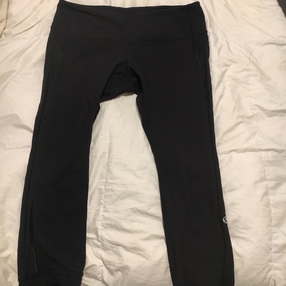 Lululemon black capris