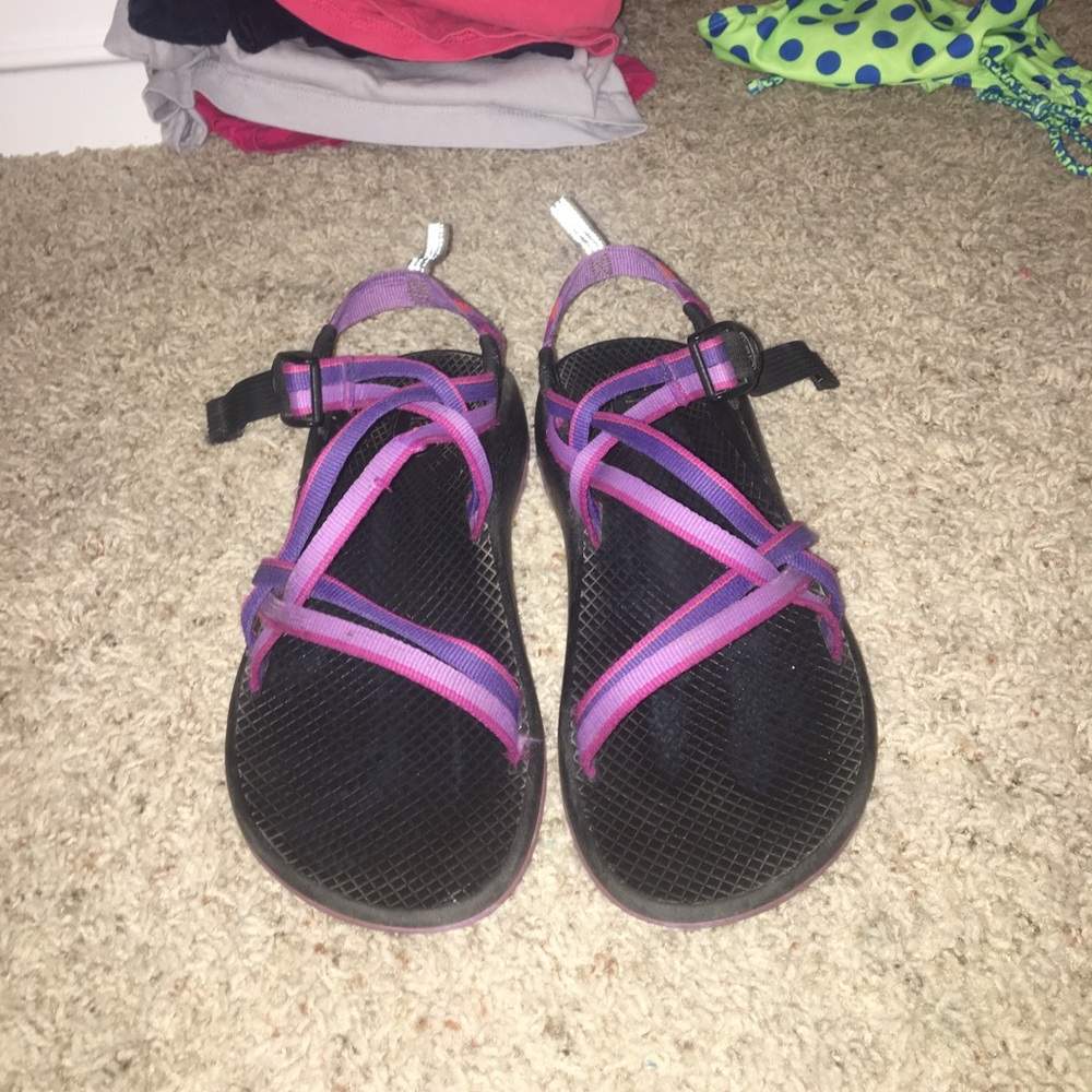 chacos (shoes)