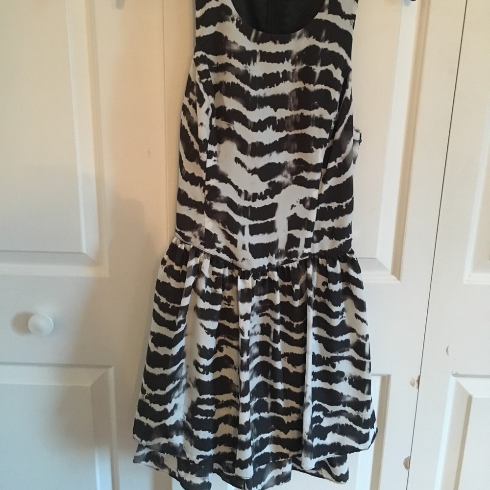 Guess Abstract Tiered Dress