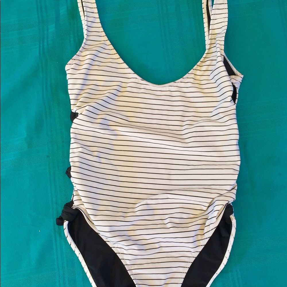 Lolli one piece in stripes