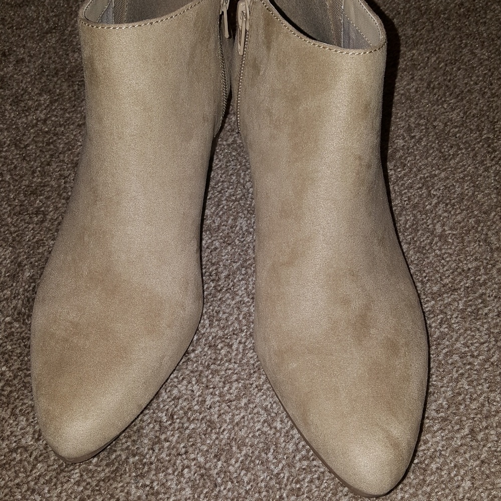 💕SOLD💕 NWT Old Navy Ankle Booties