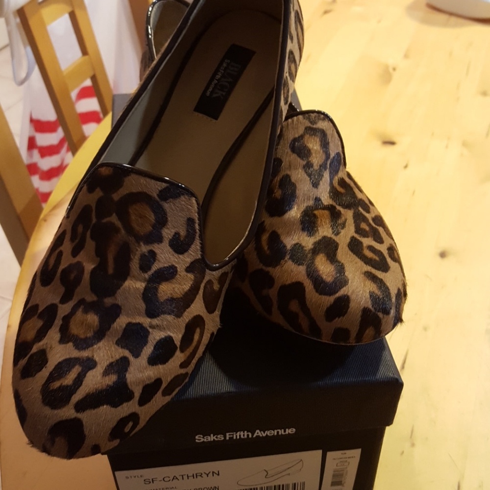 Saks fifth avenue black label leopard flats