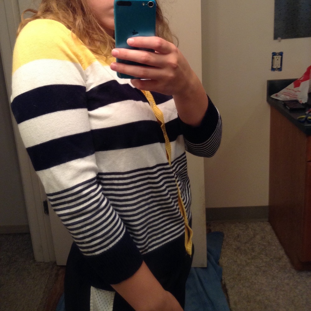 Button up Sweater - Picture 4 of 4