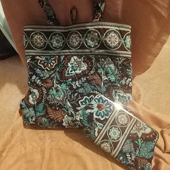 Vera Bradley bucket and kiss lock wallet - Picture 1 of 1
