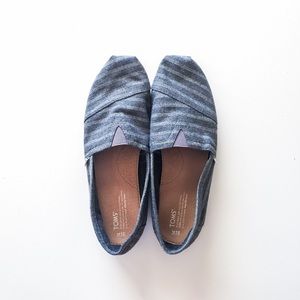 🎉HP 9/15🎉🆕Toms Grey Wool Stripe Classics M sz12
