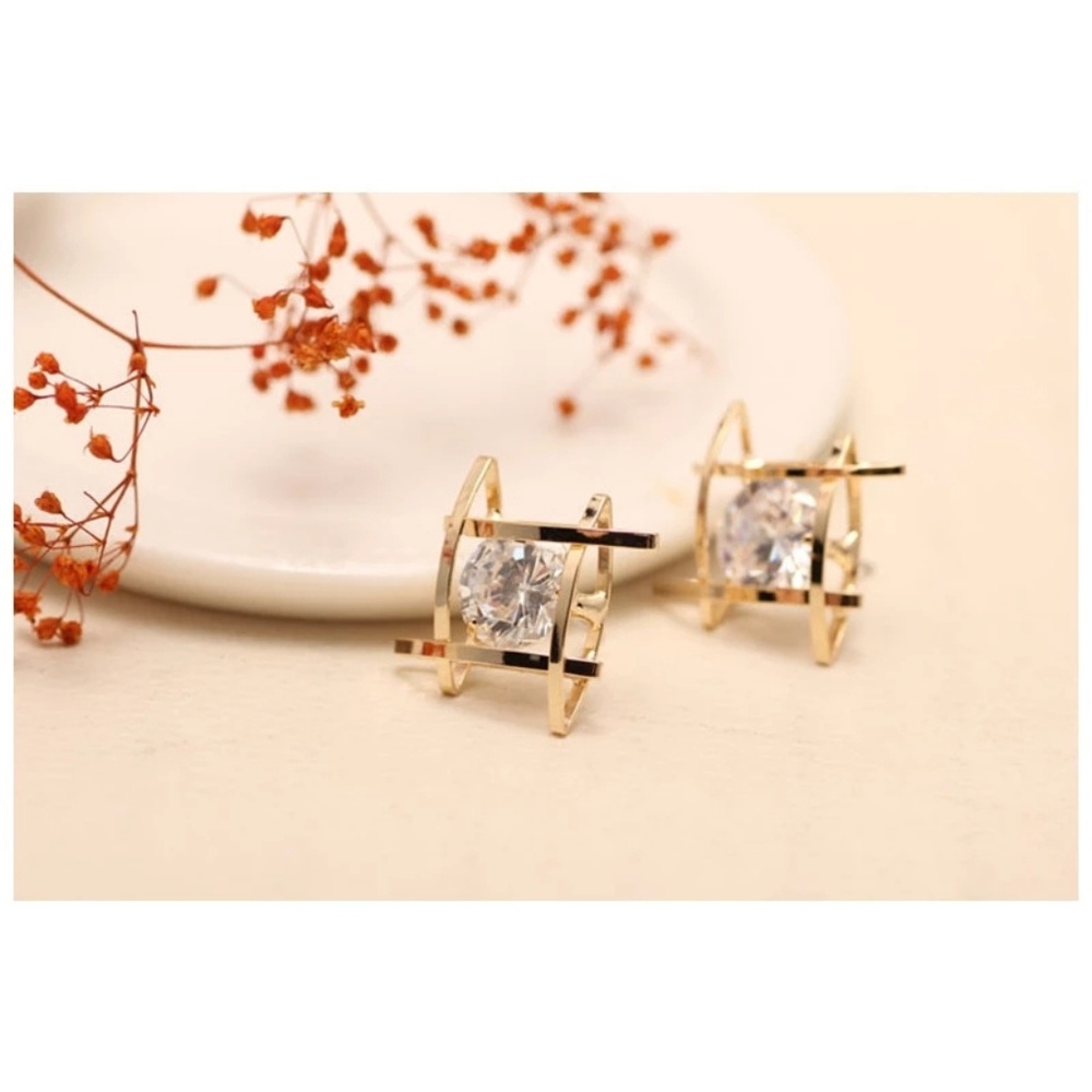 Earing - Picture 2 of 3