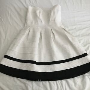 🏷 MOVING SALE 🏷 M White/black Mini Dress
