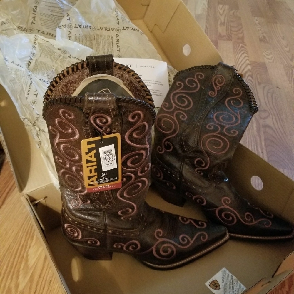 Ariat cowgirl boots