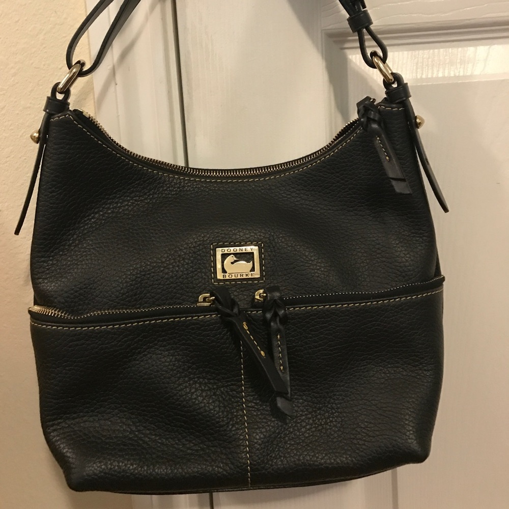 Dooney & Bourke Small Zipper Pocket Sac (Black)