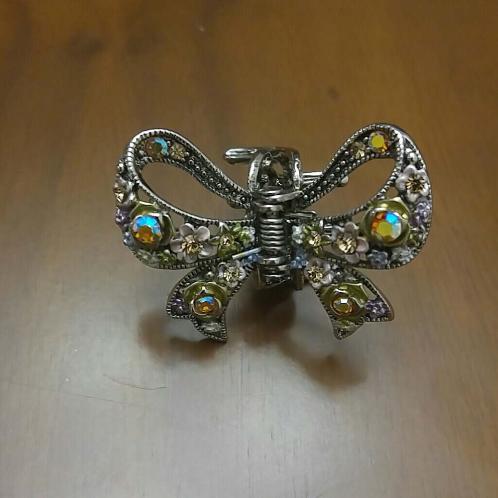*FREE* Cute Little Butterfly Hairclip