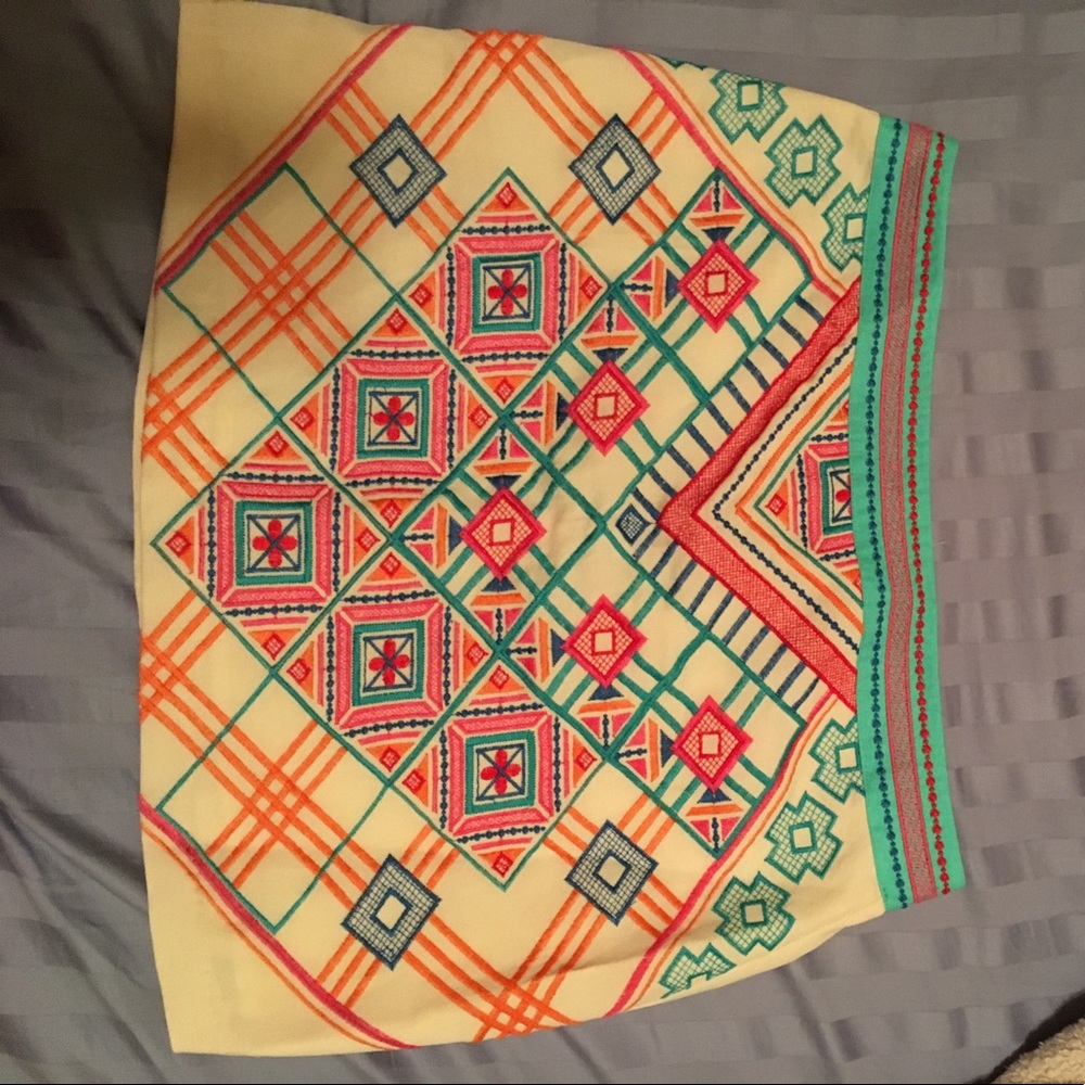 Beautiful mini skirt size small