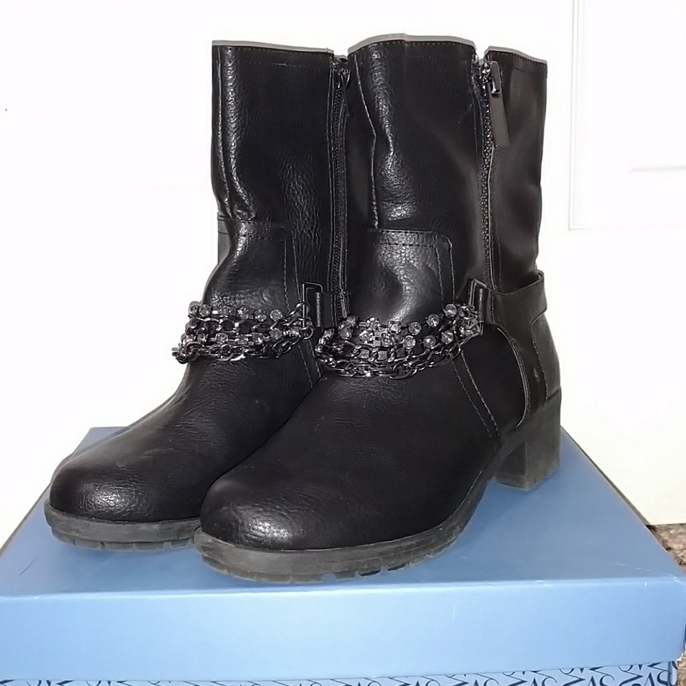 Simply Vera Wang black boots