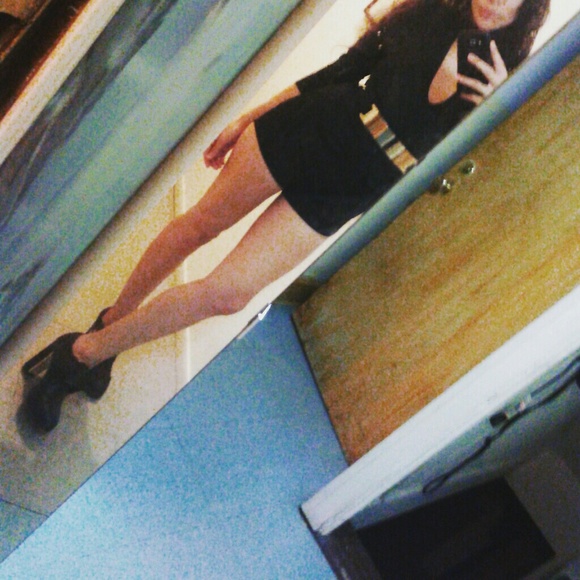 Mini Black/belted Romper - Picture 5 of 7