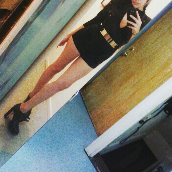 Mini Black/belted Romper - Picture 6 of 7