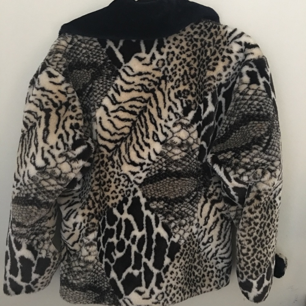 Cheetah coat with dark blue collar size Small - Picture 2 of 2