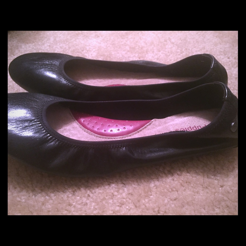 Hush Puppies black flats Sz 8.5