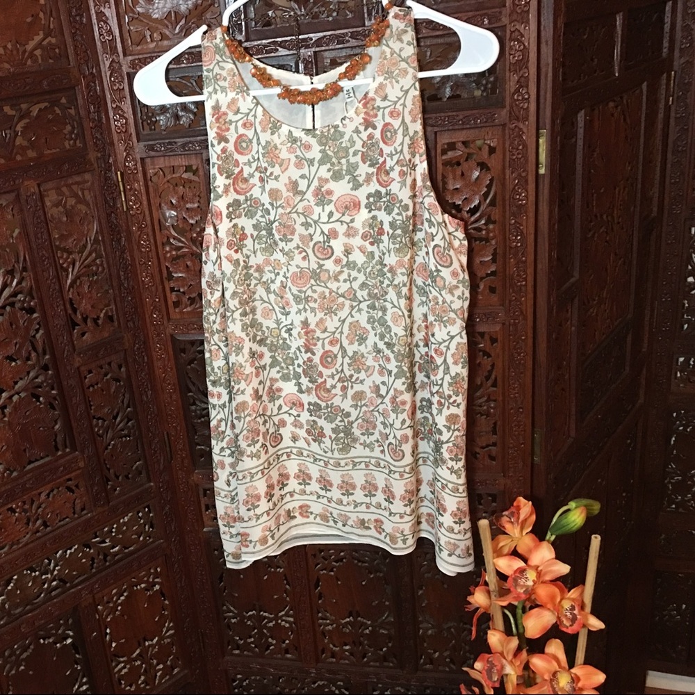 NEW! MAX STUDIO sleeveless floral print top.