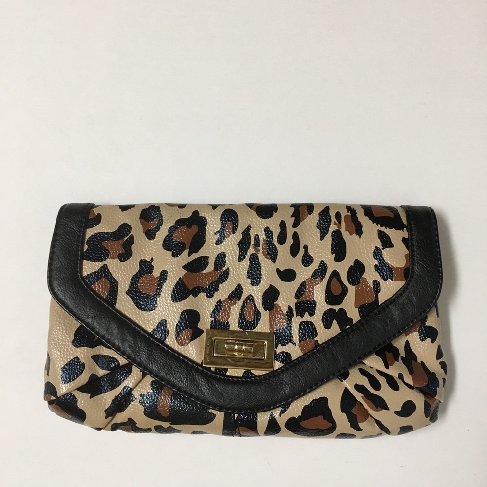 Aldo clutch