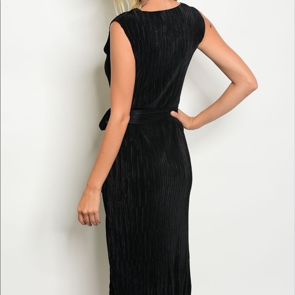 CLEARANCE 1 LEFT▪️Black ▪️pleated dress - Picture 3 of 4