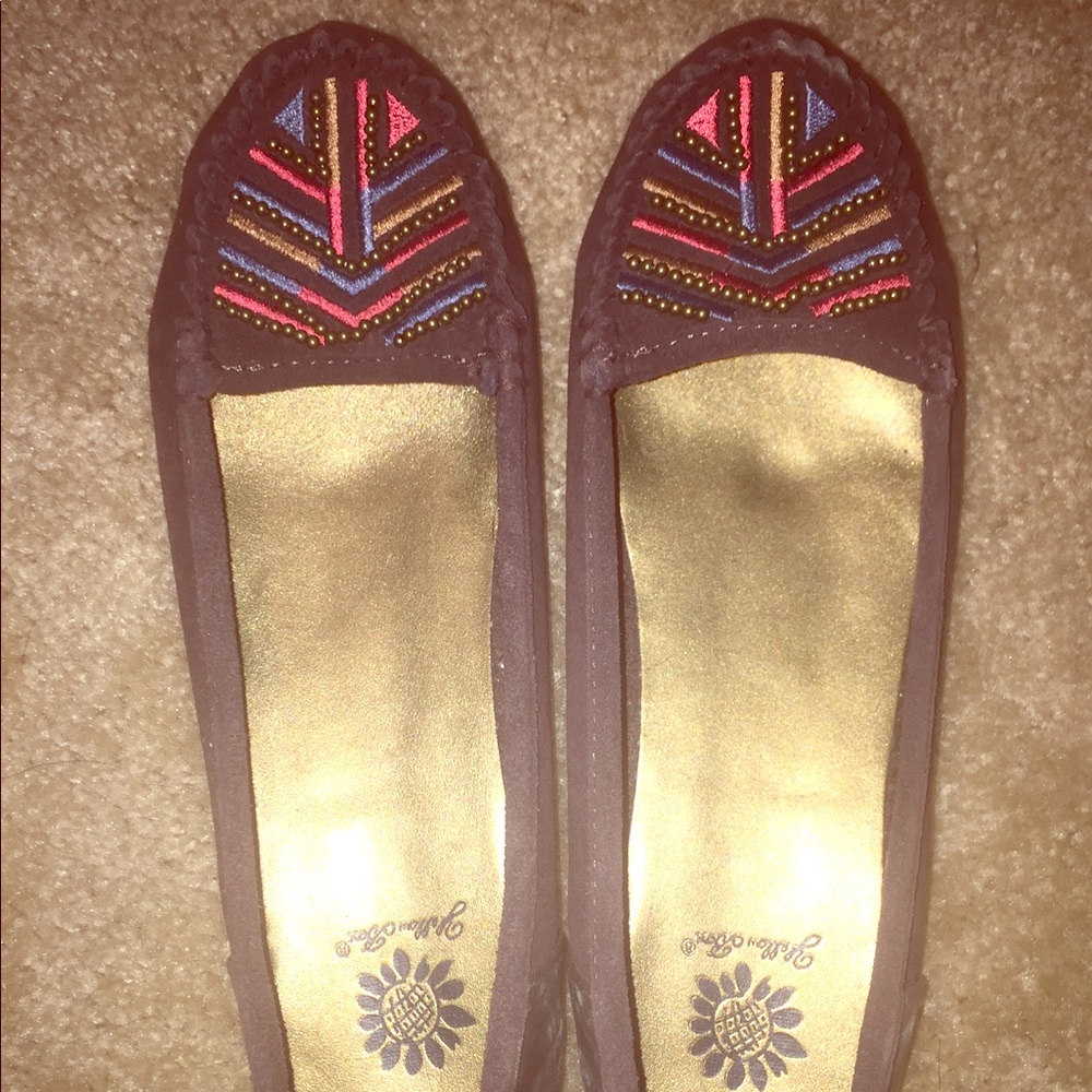 NWOT Yellow Box dark brown flats sz 9