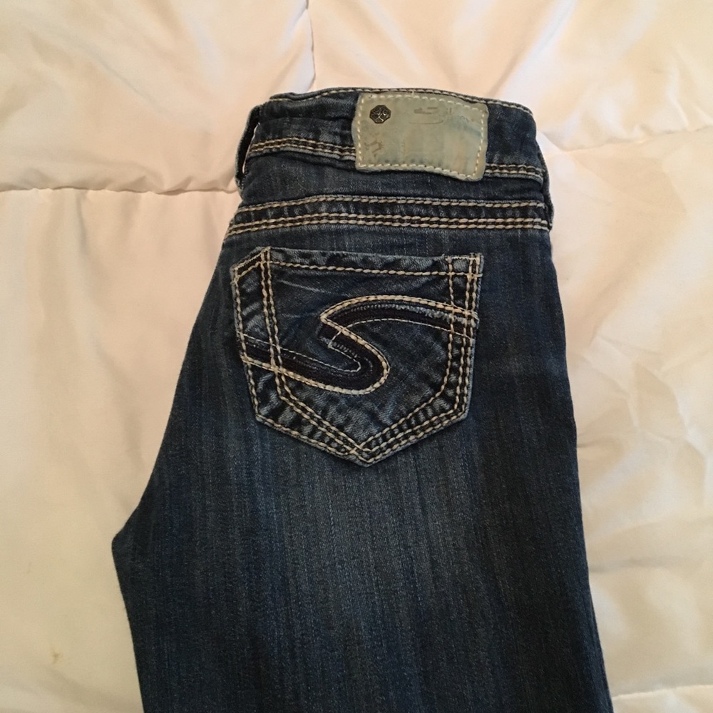 Silver Jean Co. Suki Straight Jeans. W24/L32 Offer