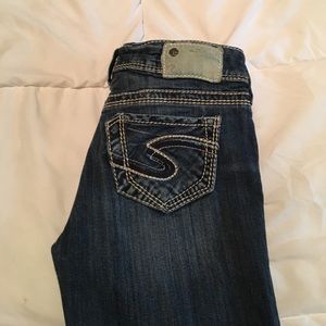 Silver Jean Co. Suki Straight Jeans. W24/L32 Offer