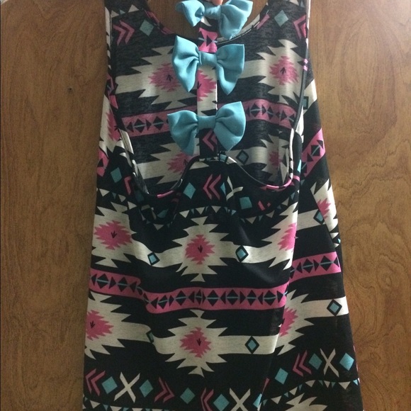 ***SOLD ON Ⓜ️.......  Aztec print//bow racerback - Picture 2 of 3