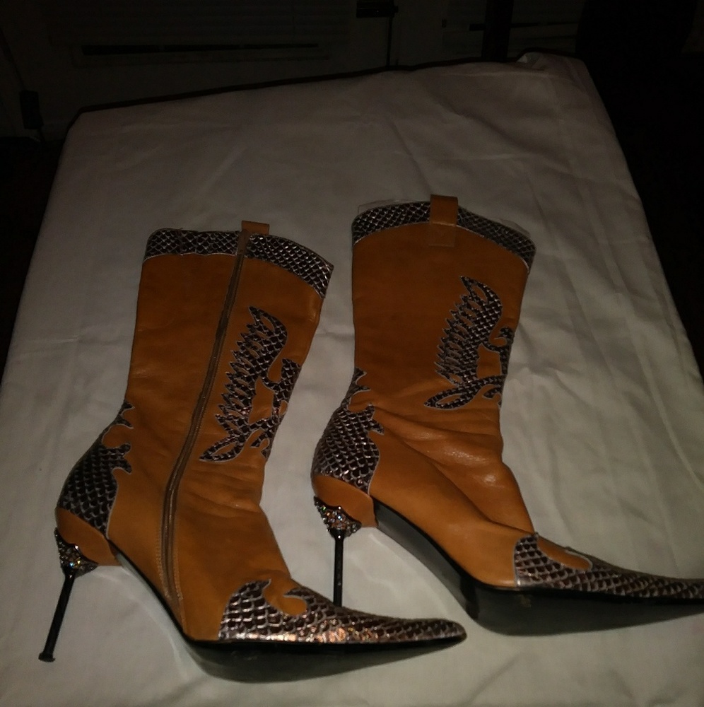 Like New Rust Leather Boots With Cowboy look