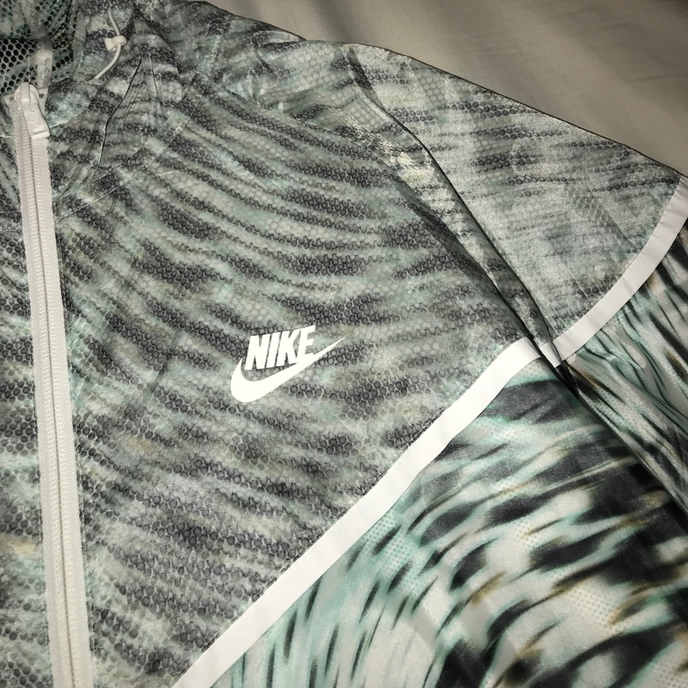 Nike windbreaker