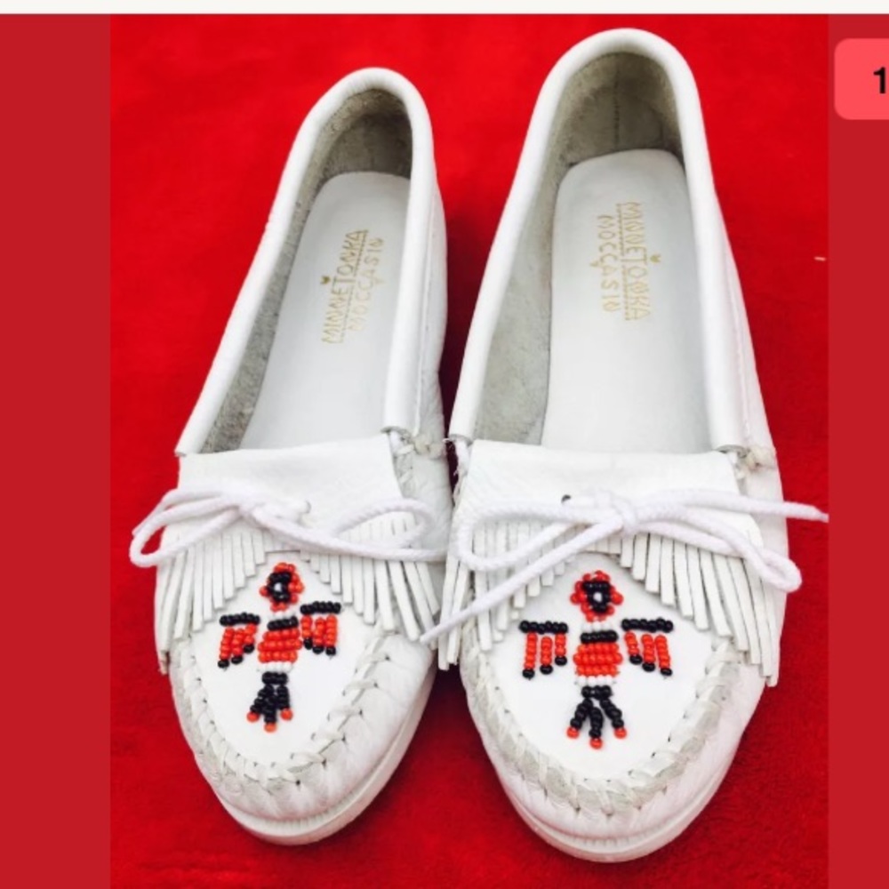 Minnetonka White Moccasins Thunderbird Sz 8