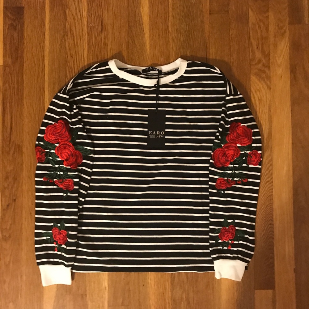 ✨NWT✨ 🌹🌹Rose Embroidered Striped Shirt🌹🌹