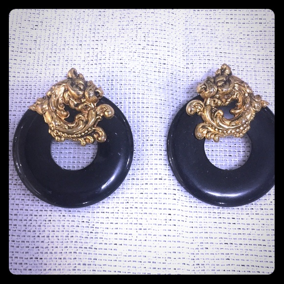 Unique Vintage Jewelry - Rare unique vintage clip on earrings
