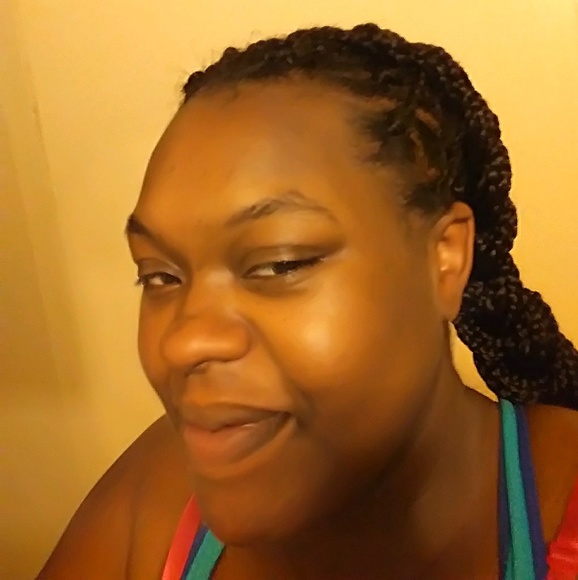 Meet your Posher, Demetria - Picture 1 of 1