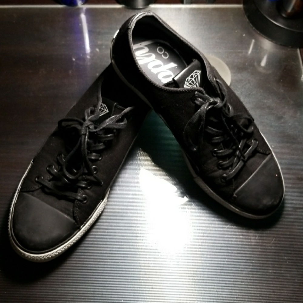 Diamond supply shoes briliant low