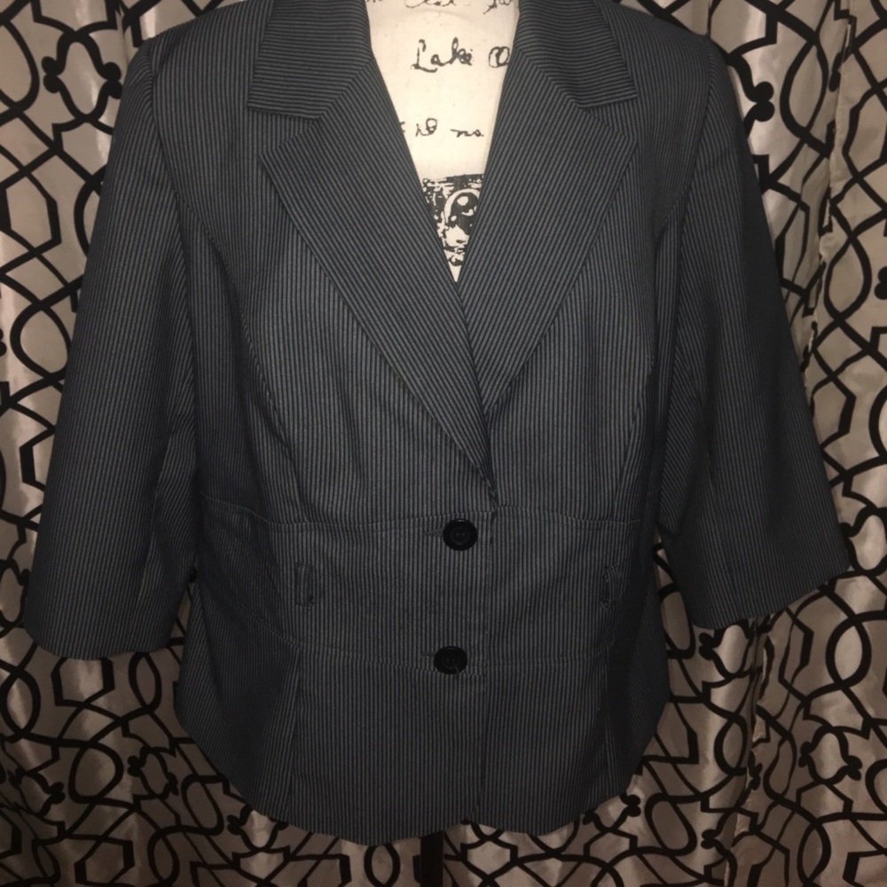 LB 3quarter length sleeve blazer
