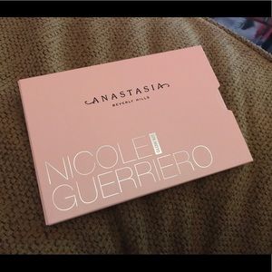 Anastasia Beverly Hills Nicole Guerriero Glow Kit