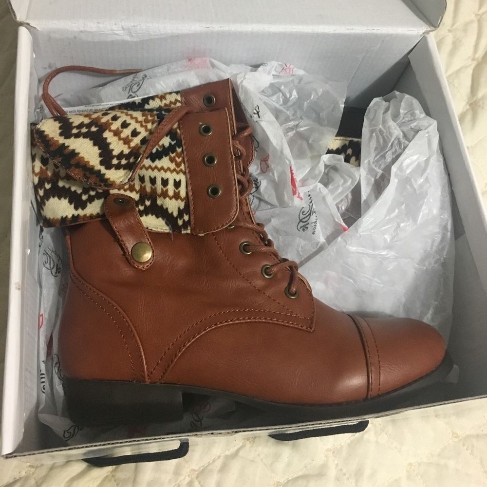 BRAND NEW COGNAC COMBAT BOOT!!!