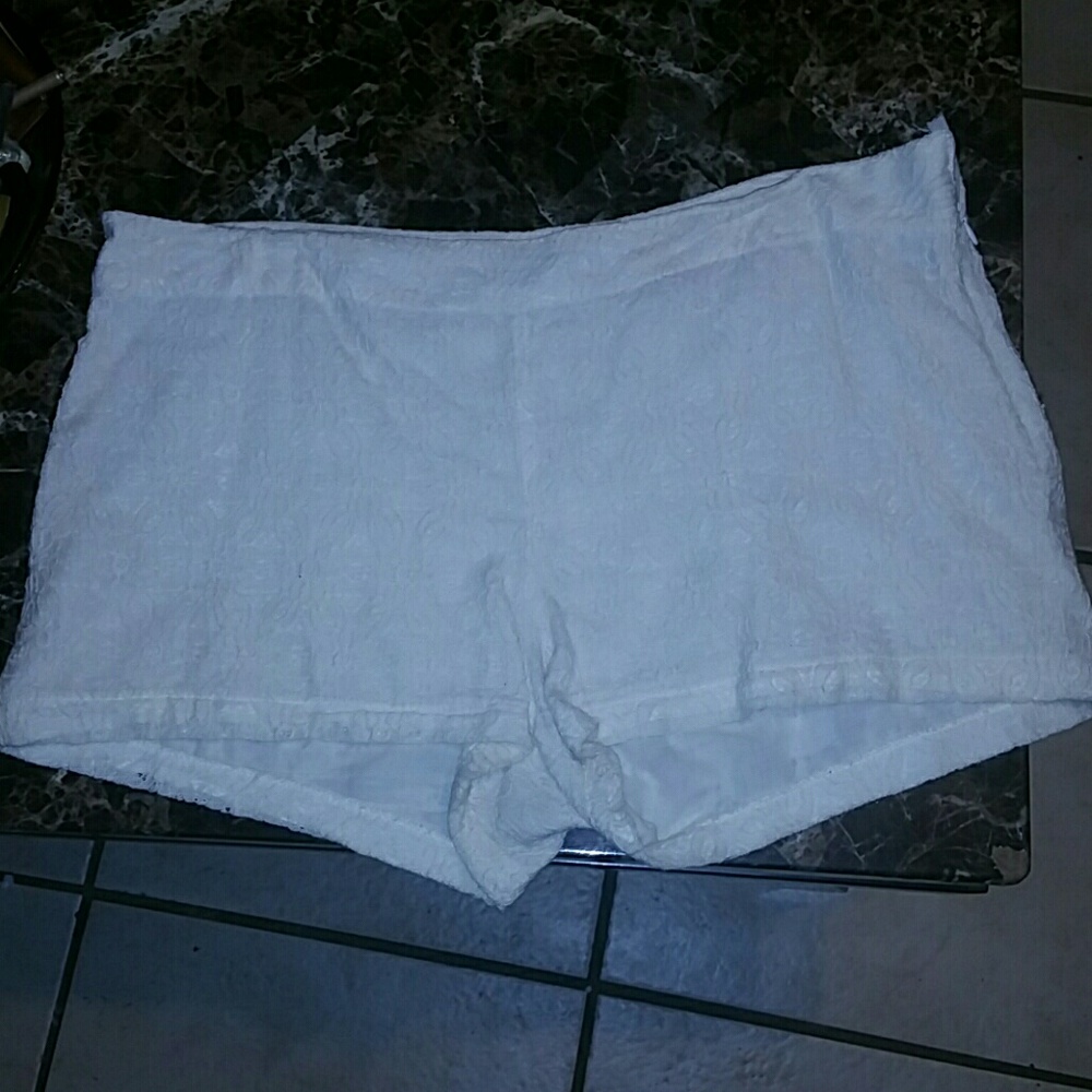 Lace short