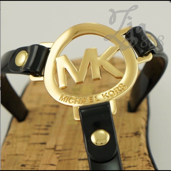 💥MICHAEL Michael Kors MK Charm Jelly Thong Sandal - Picture 5 of 5