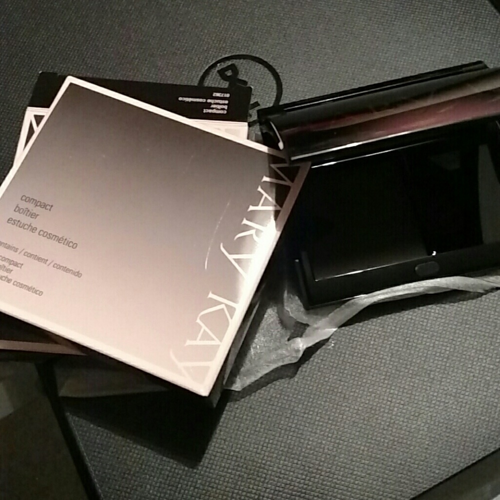 Mary Kay compact empty (2 available)