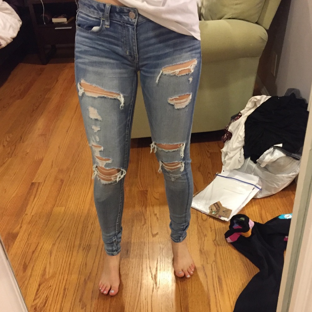 Super cute American eagle ripped jeans