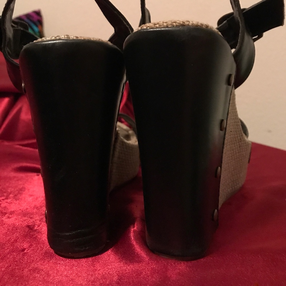 Victorias Secret Very Volatile Wedge Sandals - Picture 4 of 8