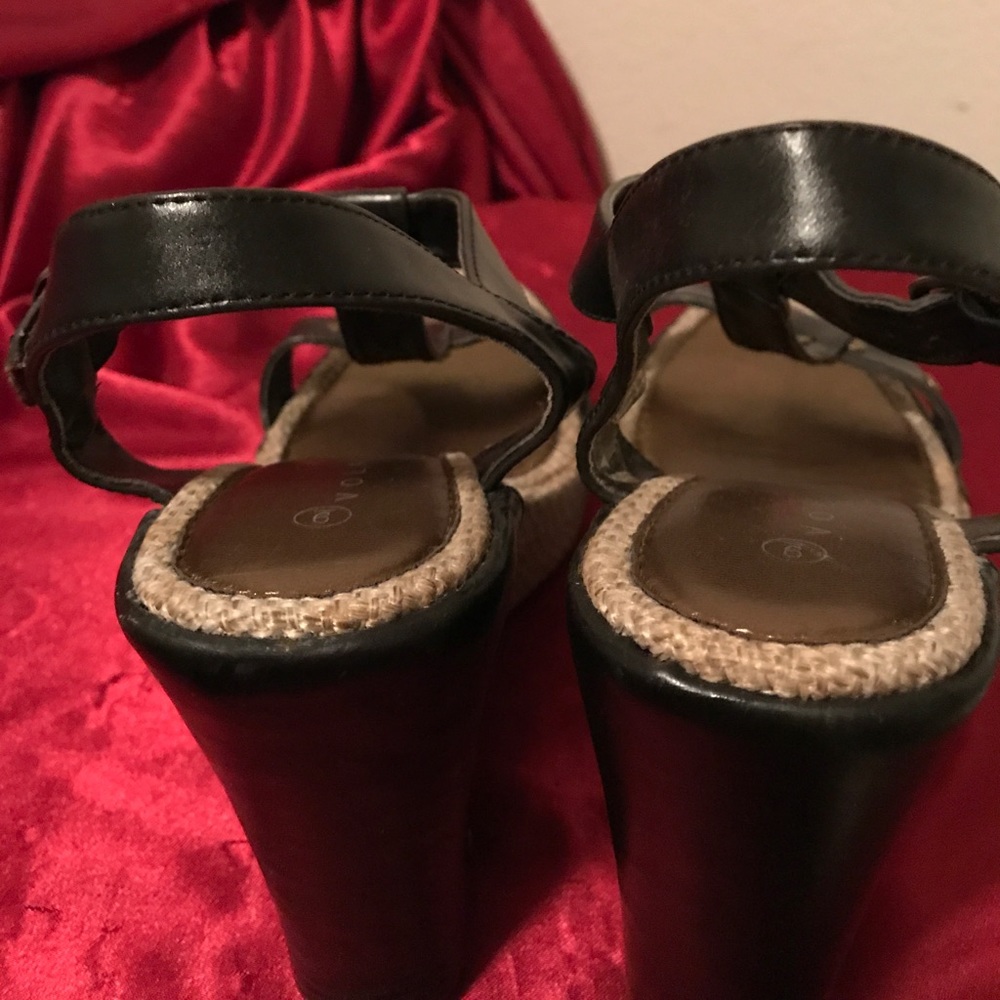 Victorias Secret Very Volatile Wedge Sandals - Picture 5 of 8