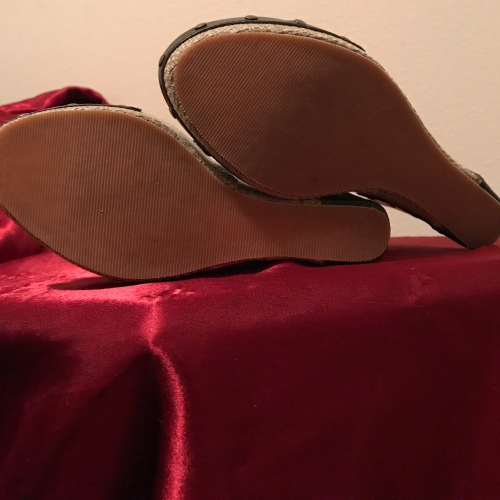 Victorias Secret Very Volatile Wedge Sandals - Picture 7 of 8