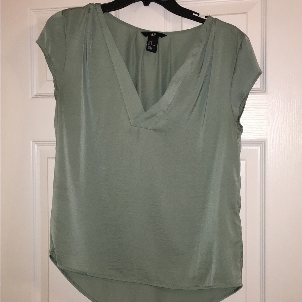 🎉🎉🎉 SOLD ✔️ H&M Blouse