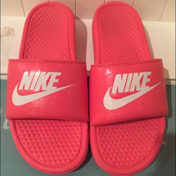Nike Shoes - Pink nike slides